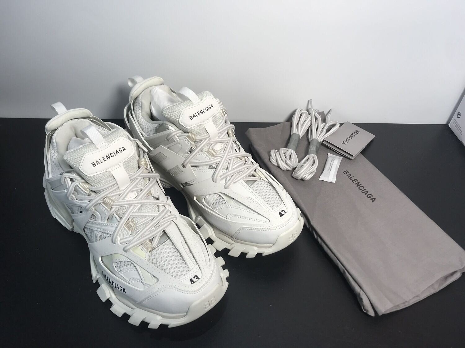 3959994393.jpg TRACK - Image 1
